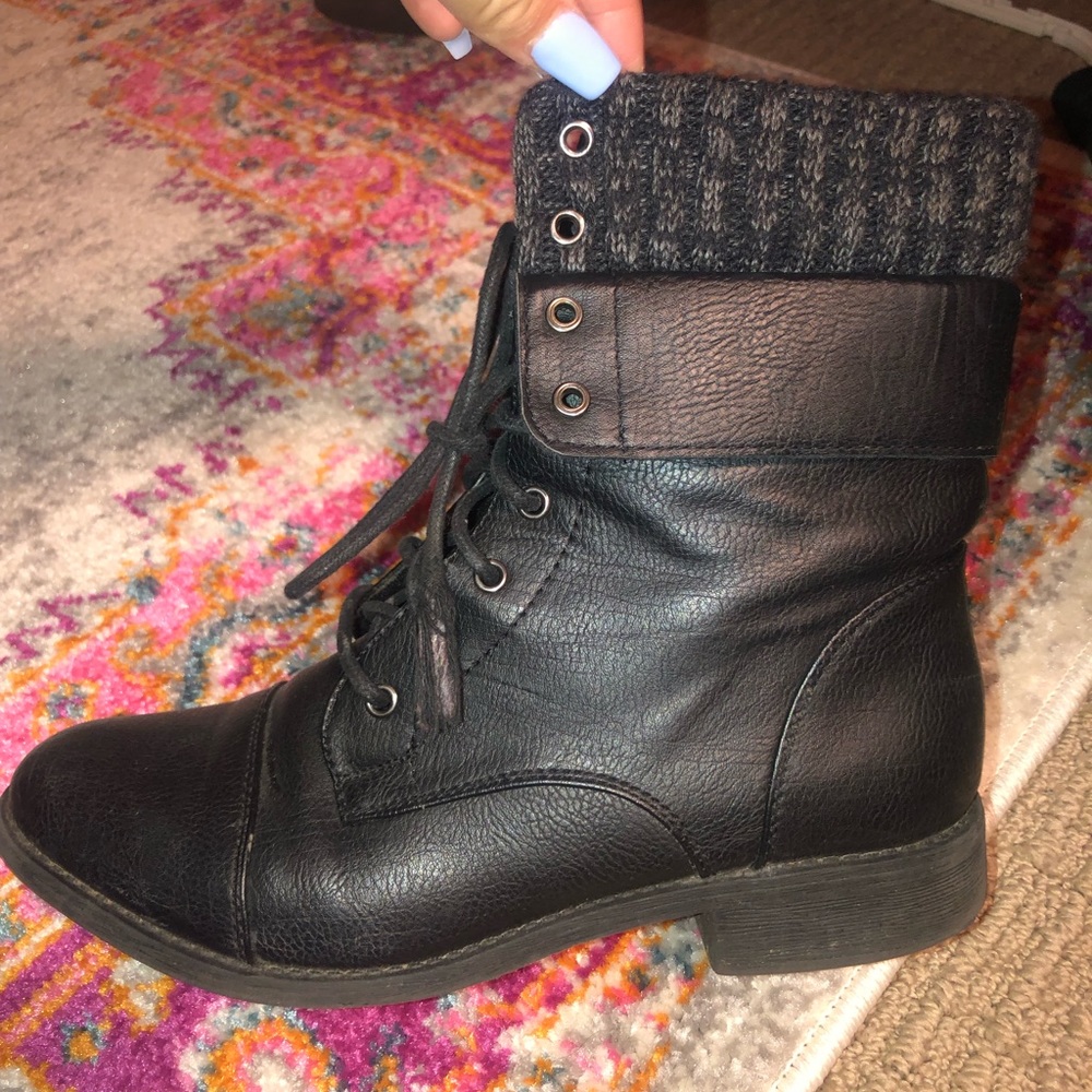 SOLD* Black Shiekh combat boots